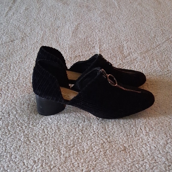 Stricca Black Corduroy Heels with Ring Detail - Picture 2 of 7
